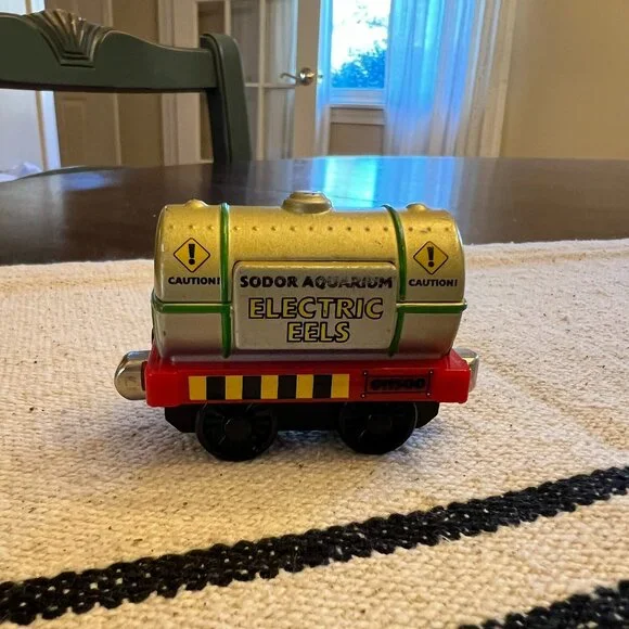 Thomas & Friends Sodor Ocean Tanker Electric Eels Train car 2004 - Picture 3 of 7